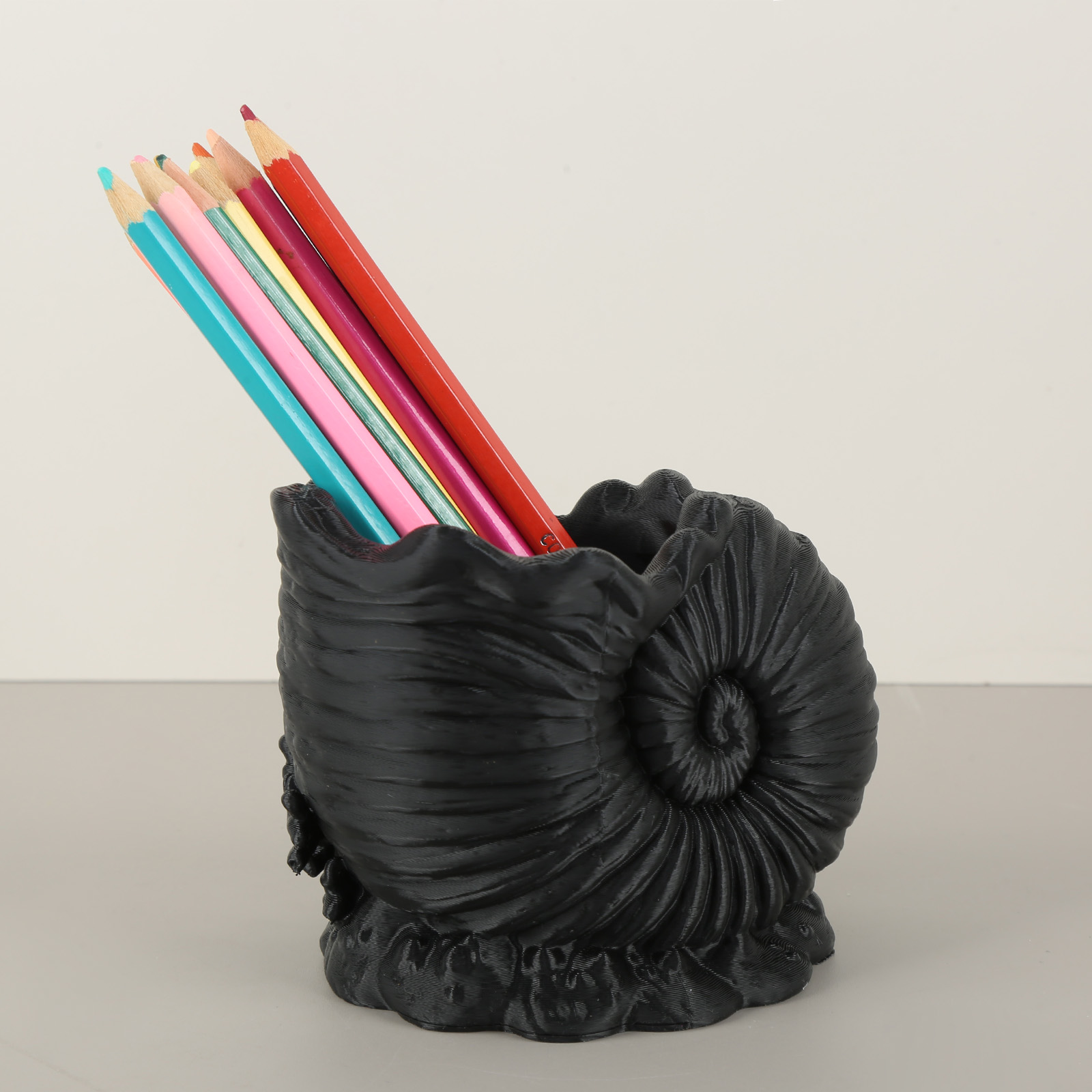 1pc Black Conch‑shaped Pen Holder Ocean‑style Desktop Stationery Storage Container Creative Office Desk Decor Ornament - Image 3